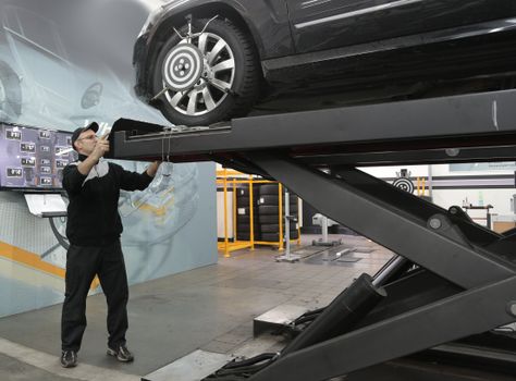 one of the types of stage lifts can be used in modern car service garage
